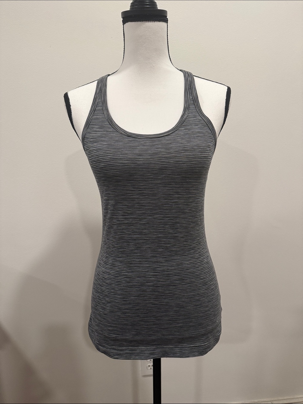 Gap Fit Breathe Women’s Charcoal Gray Striped Racerback Tank Top Size XS